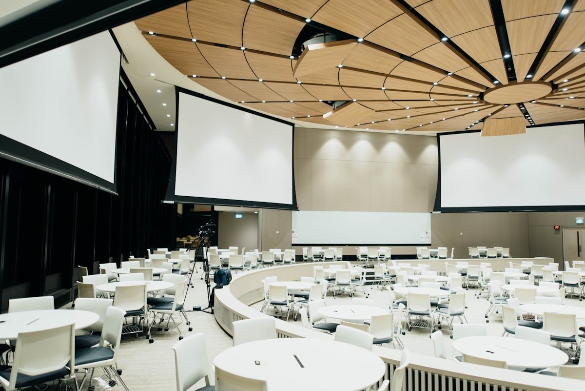 Professionelles Eventteam bei der Durchführung einer Corporate Veranstaltung in Zürich