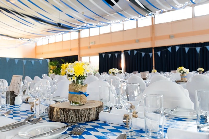 Elegante Hochzeits- und Eventlocation mit festlicher Beleuchtung